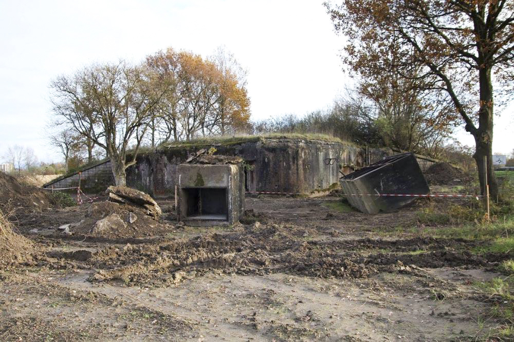 Ligne Maginot - 15/3 - MUEHLRHEIN (Casemate d'infanterie - double) - La casemate en cours de dégagement