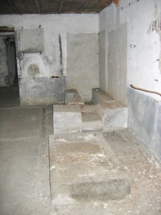 Ligne Maginot - 15/3 - MUEHLRHEIN (Casemate d'infanterie - double) - Local technique
Le support du groupe électrogène et de la cuve d'eau de refroidissement de ce dernier