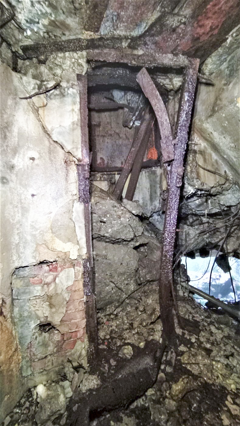 Ligne Maginot - HOCHWALD C7 - (Casemate d'infanterie) - L'entrée de la cloche pour Jumelage de mitrailleuses Reibel Mac 31 - Baptiste Gaudin