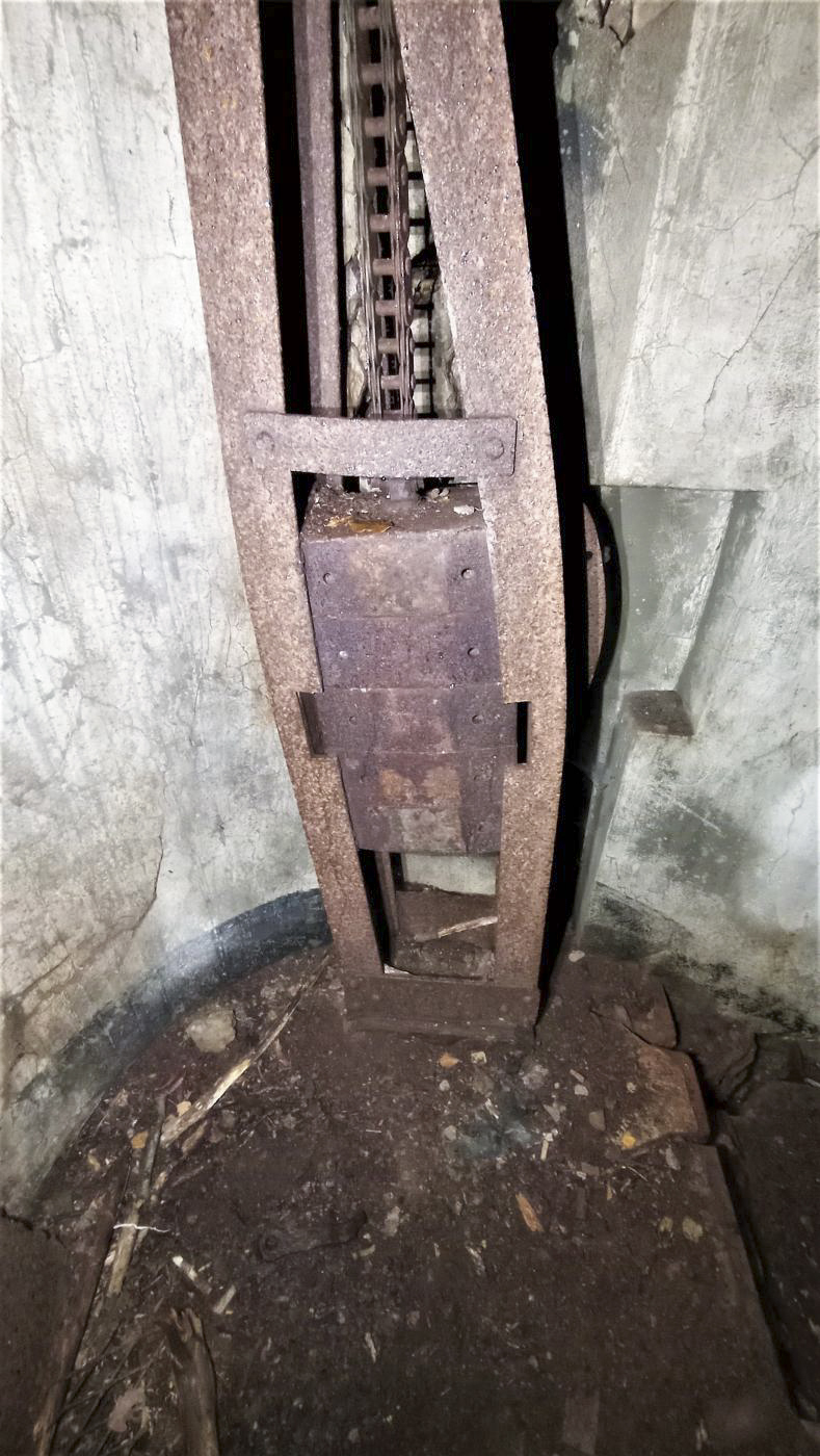 Ligne Maginot - HOCHWALD C7 - (Casemate d'infanterie) - Contrepoids du plancher mobile de la cloche GFM - Baptiste Gaudin