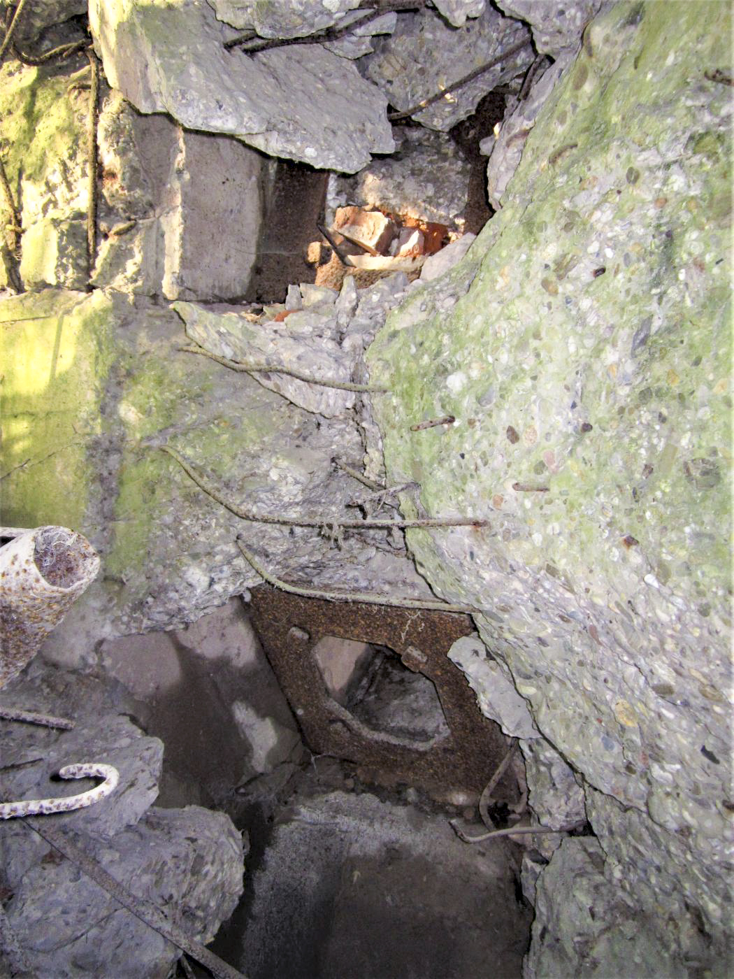 Ligne Maginot - SCHMELZBACH EST - (Casemate d'infanterie - double) - Créneaux FM de flanquement de façade et de défense du fossé