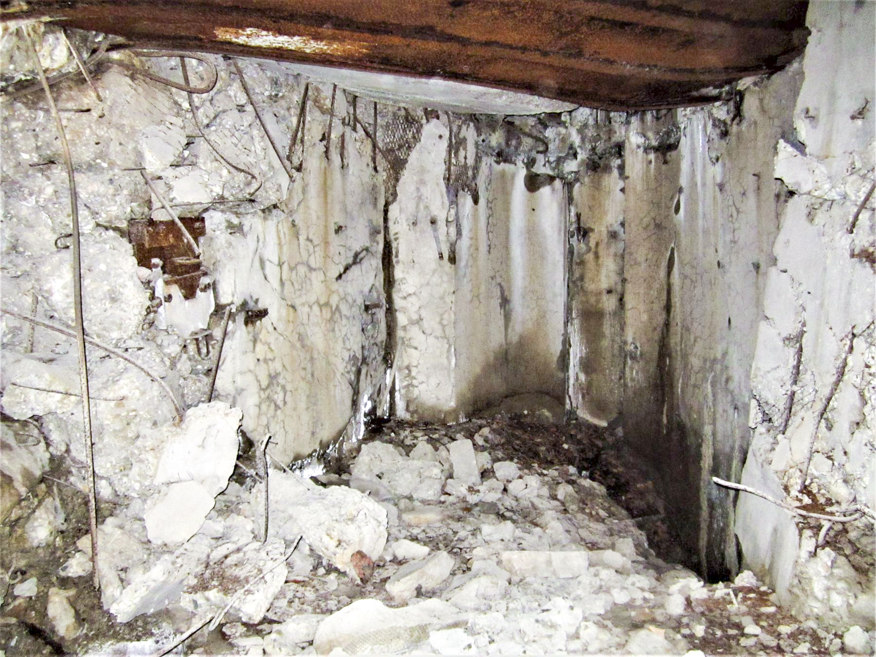 Ligne Maginot - SCHMELTZBACH EST - (Casemate d'infanterie - Double) - Accès à la cloche GFM Ouest - Gregory Fuchs