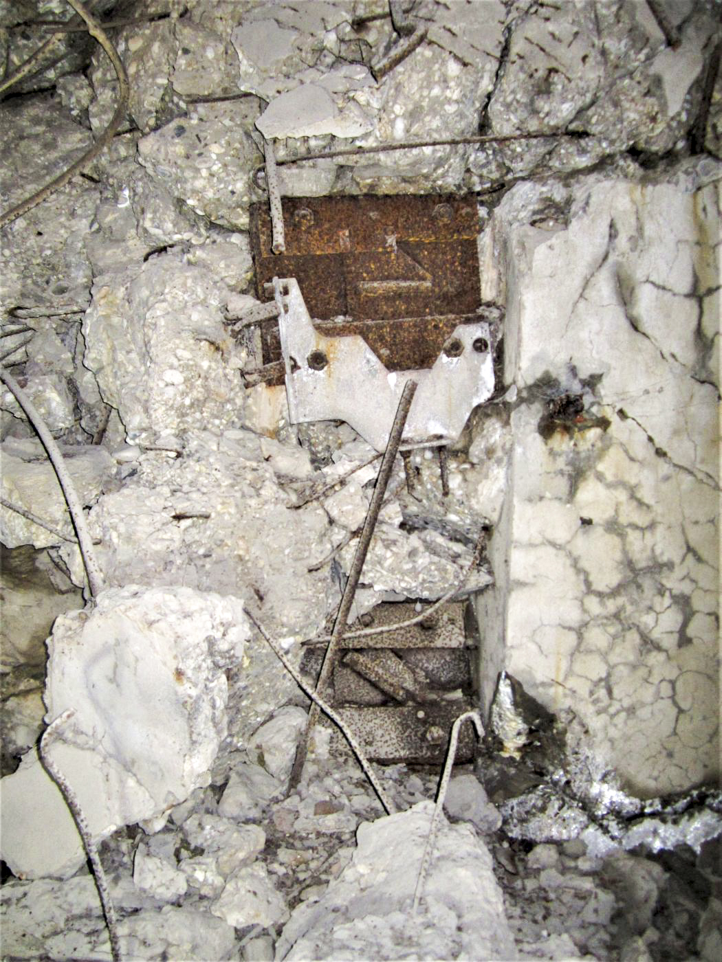 Ligne Maginot - SCHMELZBACH EST - (Casemate d'infanterie - double) - Créneaux FM de flanquement de façade et de défense du fossé