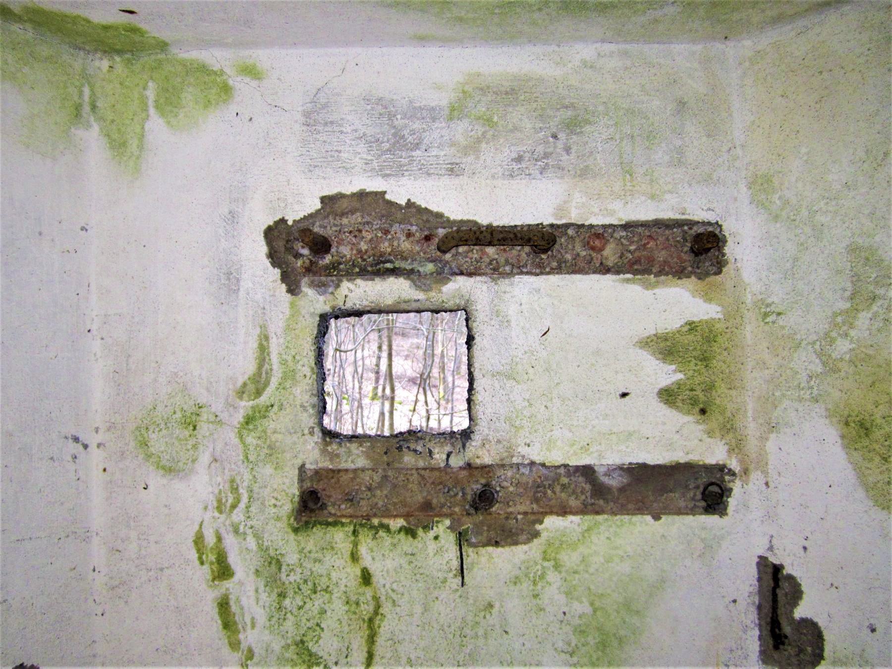 Ligne Maginot - PFAFFENBRONN 5 - (Blockhaus pour arme infanterie) - Le créneau latéral de défense rapprochée