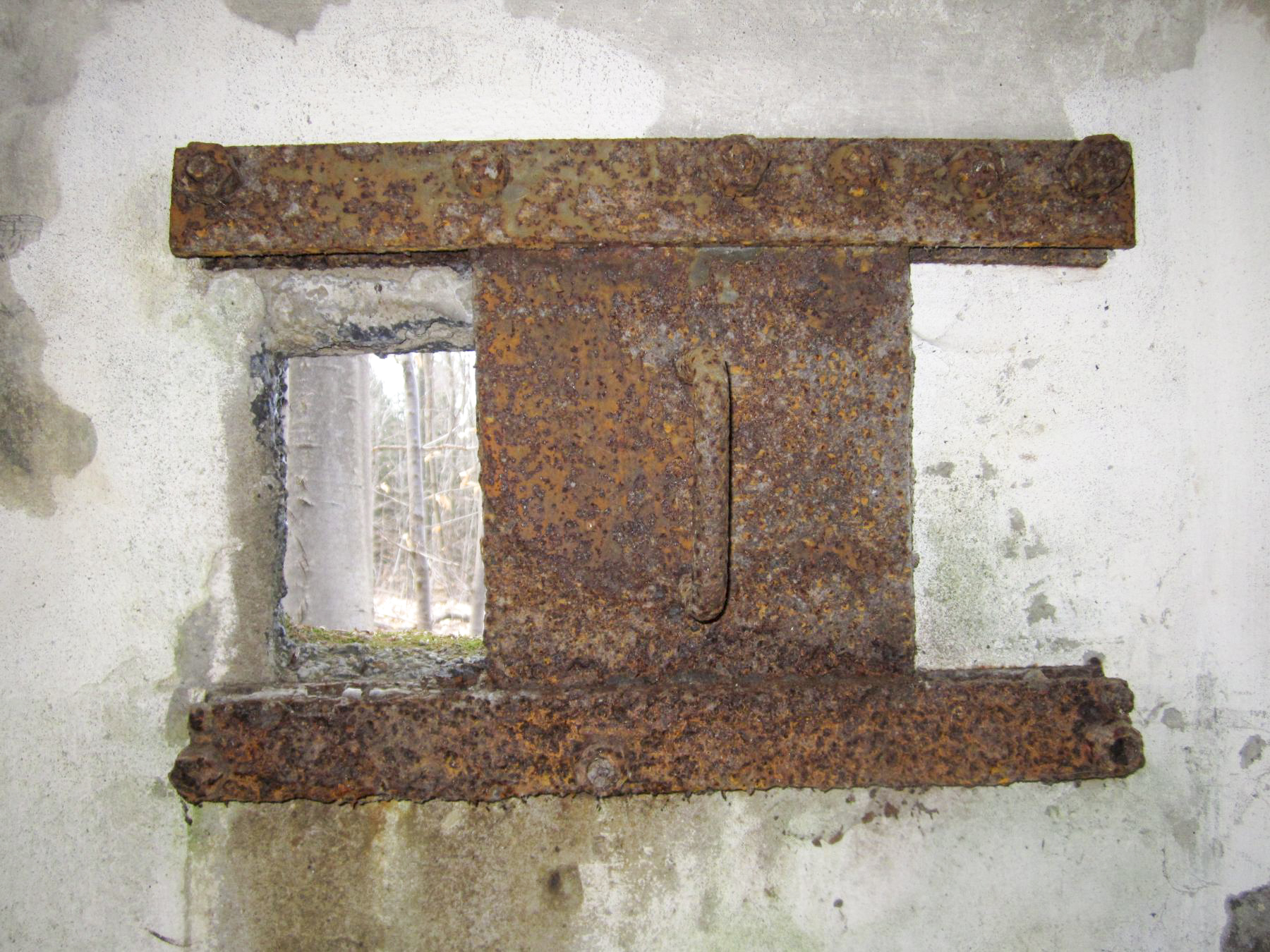 Ligne Maginot - PFAFFENBRONN 2 - (Blockhaus pour arme infanterie) - Le créneau latéral de défense rapprochée
