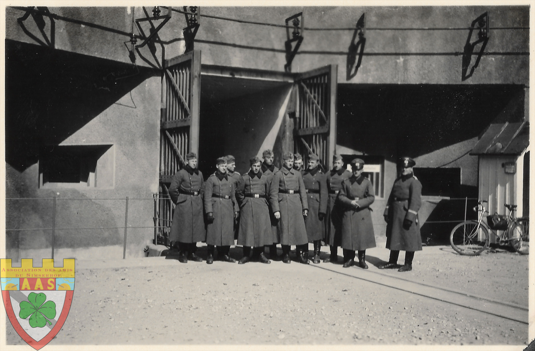 Ligne Maginot - SIMSERHOF - (Ouvrage d'artillerie) - Soldats allemands devant l'entrée munitions.