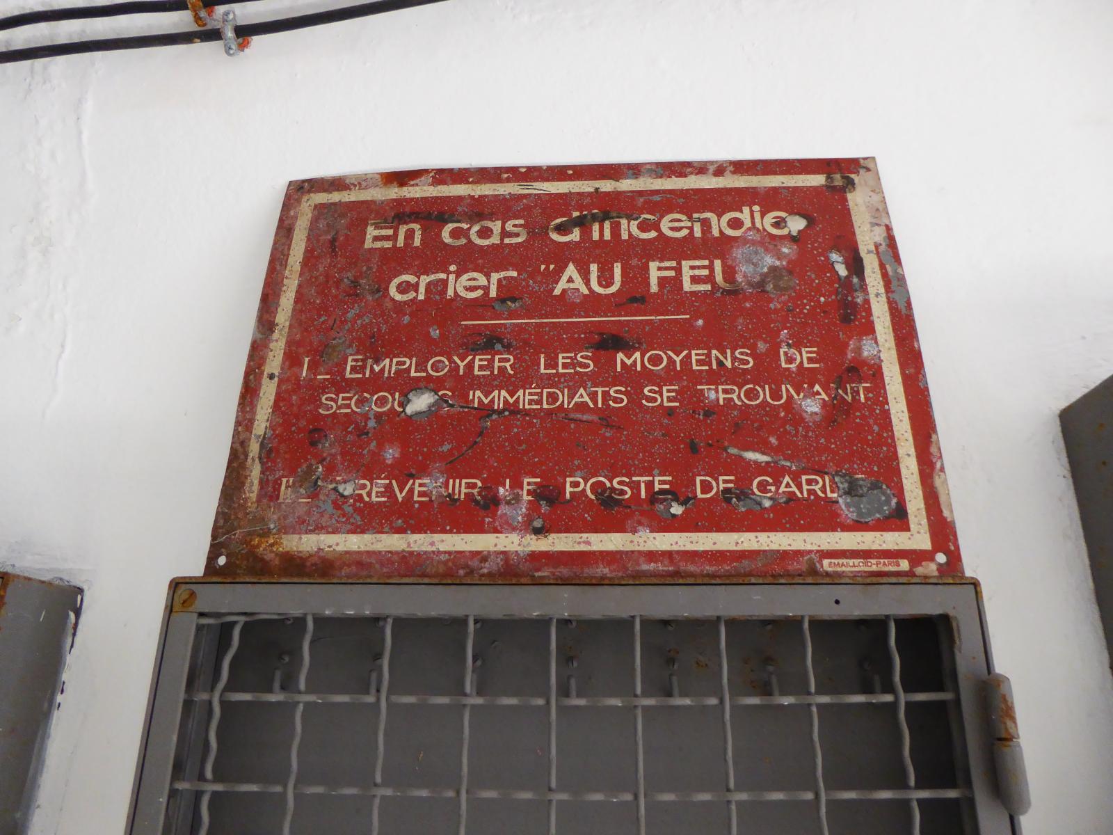 Ligne Maginot - Panneau indicateur l'Emailloïd-Paris à GORDOLON - 