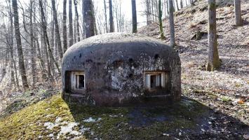Ligne Maginot - GUNSTHAL FERME OUEST - (Blockhaus pour arme infanterie) - Impacts sur la cloche GFM