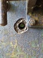 Ligne Maginot - HOFFEN - (Abri) - Impact dans la porte blindée