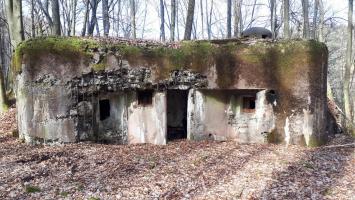 Ligne Maginot - MARKBACH - (Blockhaus pour arme infanterie) - L'entrée et les 2 créneaux FM en caponnières