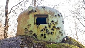 Ligne Maginot - GUNSTHAL COL OUEST - (Blockhaus pour arme infanterie) - La cloche GFM portant les stigmates de l'assaut allemand du 19 juin 1940
