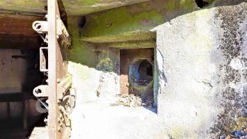 Ligne Maginot - GUNSTHAL FERME EST - (Blockhaus pour arme infanterie) - Créneau FM défendant l'entrée