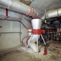 Ligne Maginot - SAINTE AGNES (SAG) - EO9 - (Ouvrage d'artillerie) - Gaines et vanne de distribution d'air purifié dans la salle de neutralisation.
