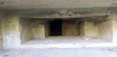 Ligne Maginot - WANTZENAU GARE - (PC de Sous-Quartier) - Chambre de tir nord - créneau de droite