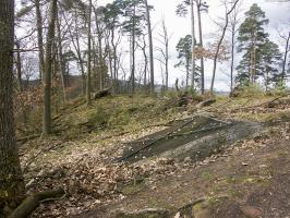 Ligne Maginot - BAERENTHAL (SF Vosges) (PC de Secteur) - Il s'agit probablement d'une ouverture initialement prévue pour les cheminées d'évacuation des gaz d'echappement des groupes electrogénes qui devaient être installés ainsi que de l'air vicié