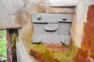 Ligne Maginot - 25 DE NEUNHOFFEN - (Blockhaus pour canon) - Créneau de défense rapproché de l'entrée matériel