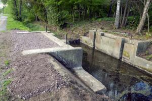 Ligne Maginot - DAMBACH CENTRE - BARRAGE 09 - (Inondation défensive) - Le pertuis du barrage nettoyé et le Schwarzbach remis en eau