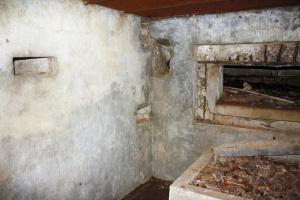 Ligne Maginot - DAMBACH SCIERIE - (Blockhaus pour arme infanterie) - Chambre de  tir nord
Embrasure pour le canon AC et emplacement pour une goulotte LG.