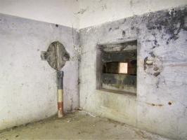 Ligne Maginot - HOFFEN - (Abri) - Latrines des officiers
Créneau FM de façade