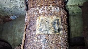 Ligne Maginot - FREUDENBERG (QUARTIER SCHIESSECK - I/37° RIF) - (Abri) - Plaque constructeur d'une fosse chimique ASEPTA