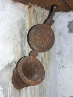 Ligne Maginot - MAIN DU PRINCE 1 - (Blockhaus pour canon) - Goulotte lance grenades en position déverrouillée. Noter le système de verrouillage