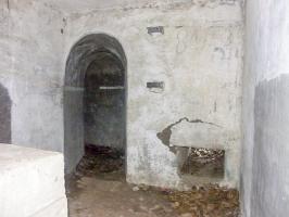 Ligne Maginot - MAIN du PRINCE 2 (Blockhaus pour arme infanterie) - Couloir d’accès à la casemate gauche
Noter les supports pour le ventilateur sur le mur