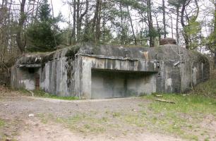 Ligne Maginot - MAIN du PRINCE Est (Casemate d'infanterie) - Photo prise en 2006.
Les créneaux ont été murés