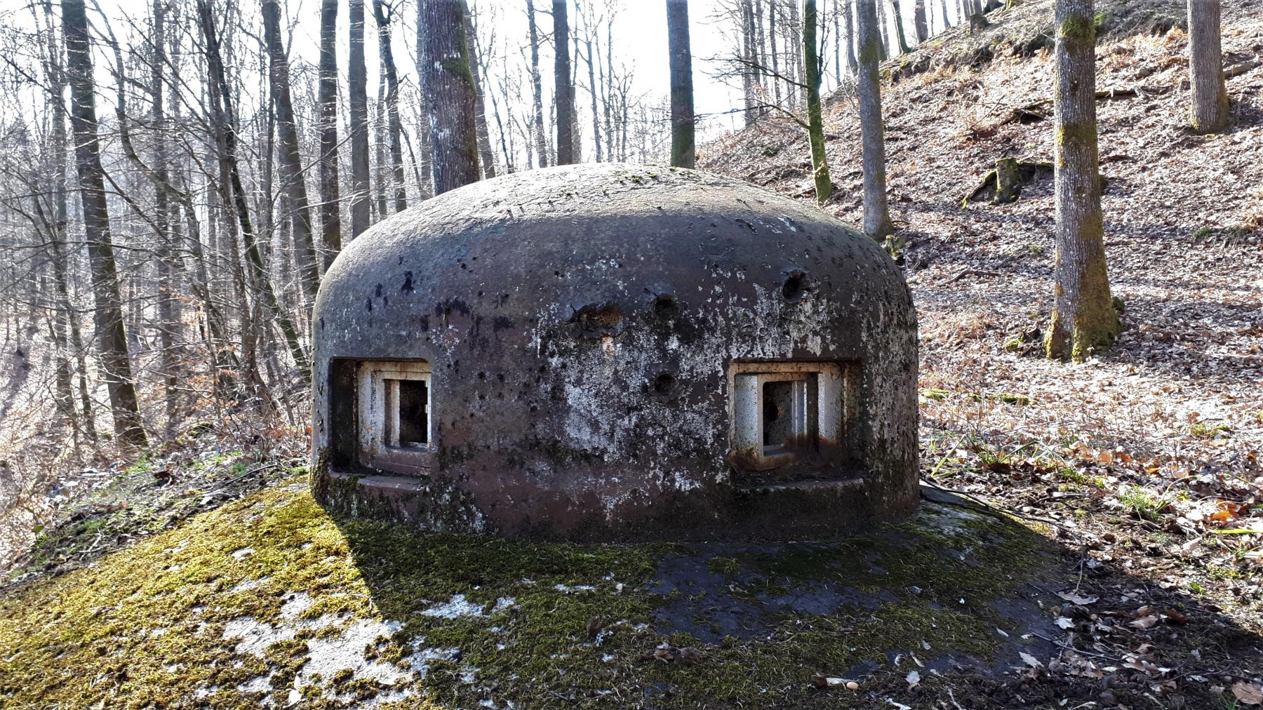Ligne Maginot - GUNSTHAL FERME OUEST - (Blockhaus pour arme infanterie) - Impacts sur la cloche GFM - Gregory Fuchs