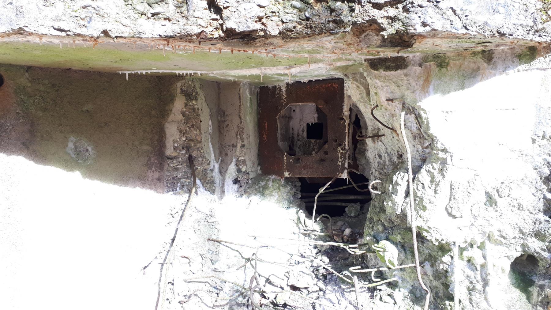 Ligne Maginot - MARKBACH - (Blockhaus pour arme infanterie) - Chambre de tir Ouest
Détail du créneau FM