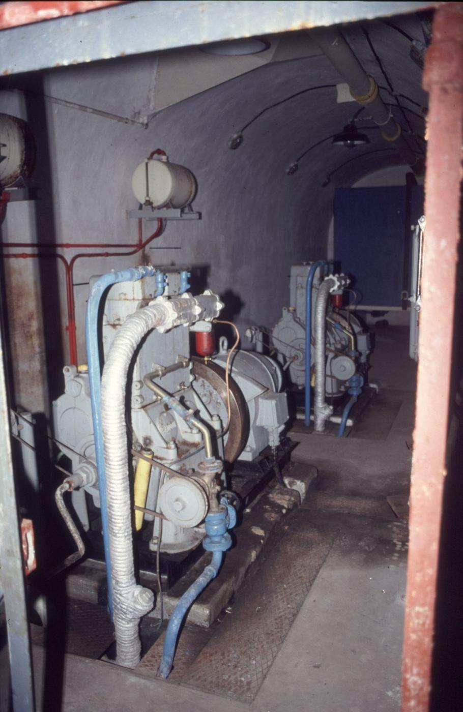 Ligne Maginot - CROUPE DU RESERVOIR - (Abri actif) - Les moteurs
Visite en 1991 avec Génie de Nice