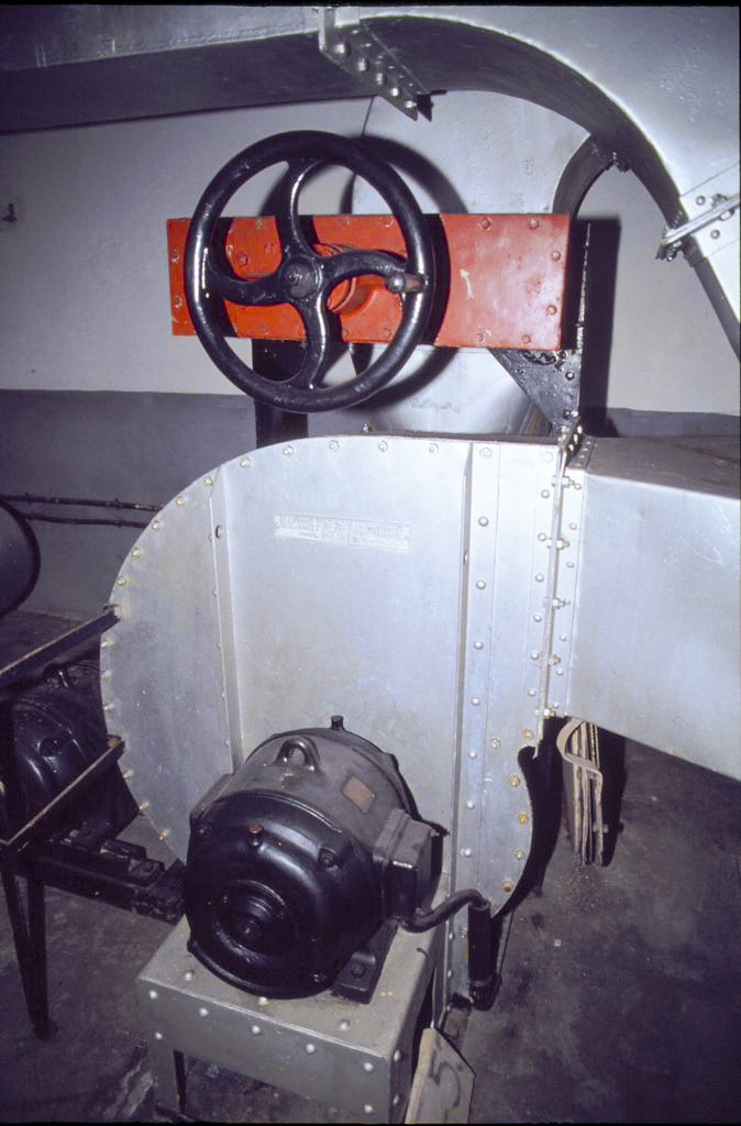 Ligne Maginot - BUCHHOLZBERG (I / 79° RIF) - (Abri) - Ventilateur air pur et vanne air gazé
Visite fin 90 avec la BA901