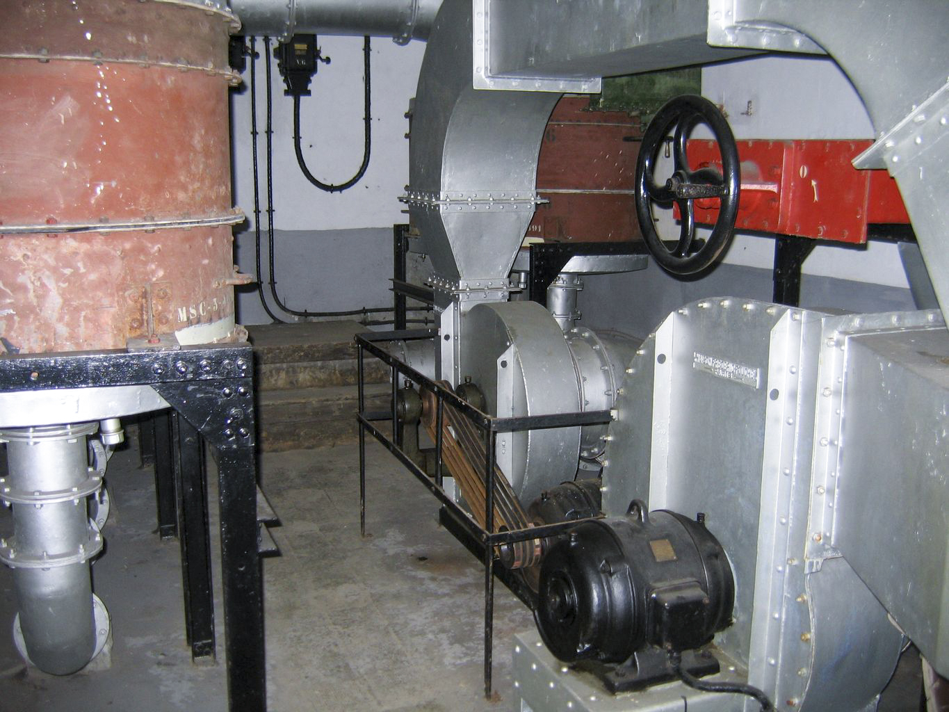 Ligne Maginot - BUCHHOLZBERG (I / 79° RIF) - (Abri) - Ventilateurs air pur/air gazé
Visite fin 90 avec la BA901