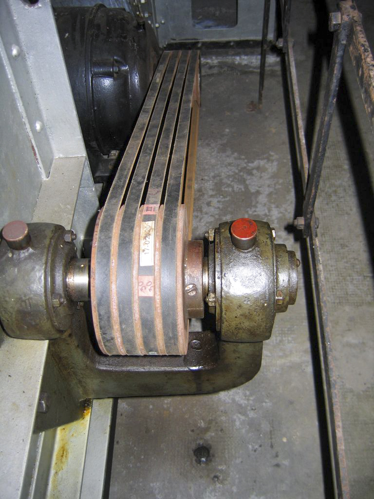 Ligne Maginot - BUCHHOLZBERG (I / 79° RIF) - (Abri) - Poulie et courroies d'entrainement du ventilateur air gazé
Visite fin 90 avec la BA901