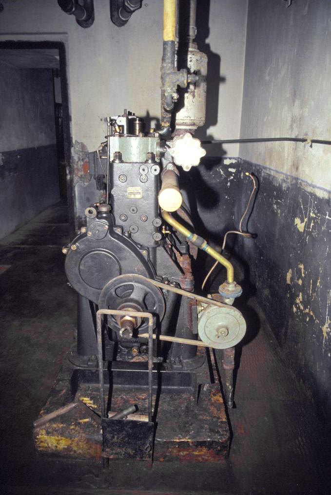 Ligne Maginot - BUCHHOLZBERG (I / 79° RIF) - (Abri) - Le moteur Baudouin et la pompe à eau
Visite fin 90 avec la BA901