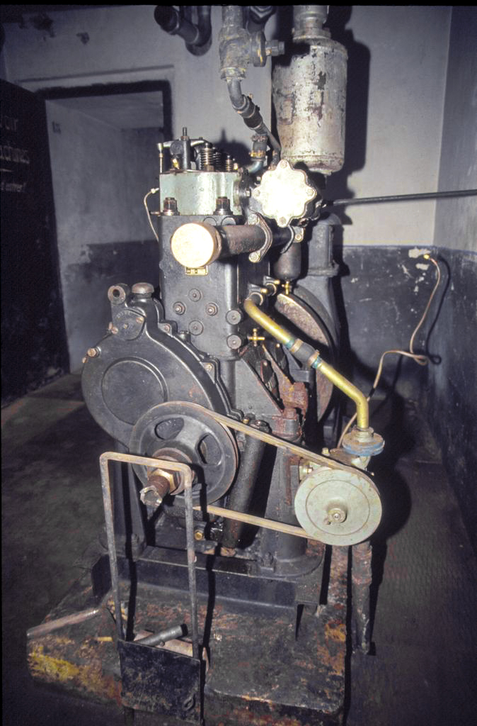Ligne Maginot - BUCHHOLZBERG (I / 79° RIF) - (Abri) - Le moteur Baudouin et la pompe à eau
Visite fin 90 avec la BA901