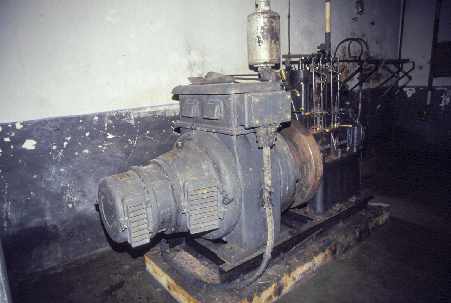 Ligne Maginot - BUCHHOLZBERG (I / 79° RIF) - (Abri) - La génératrice et l'alternateur
Visite fin 90 avec la BA901