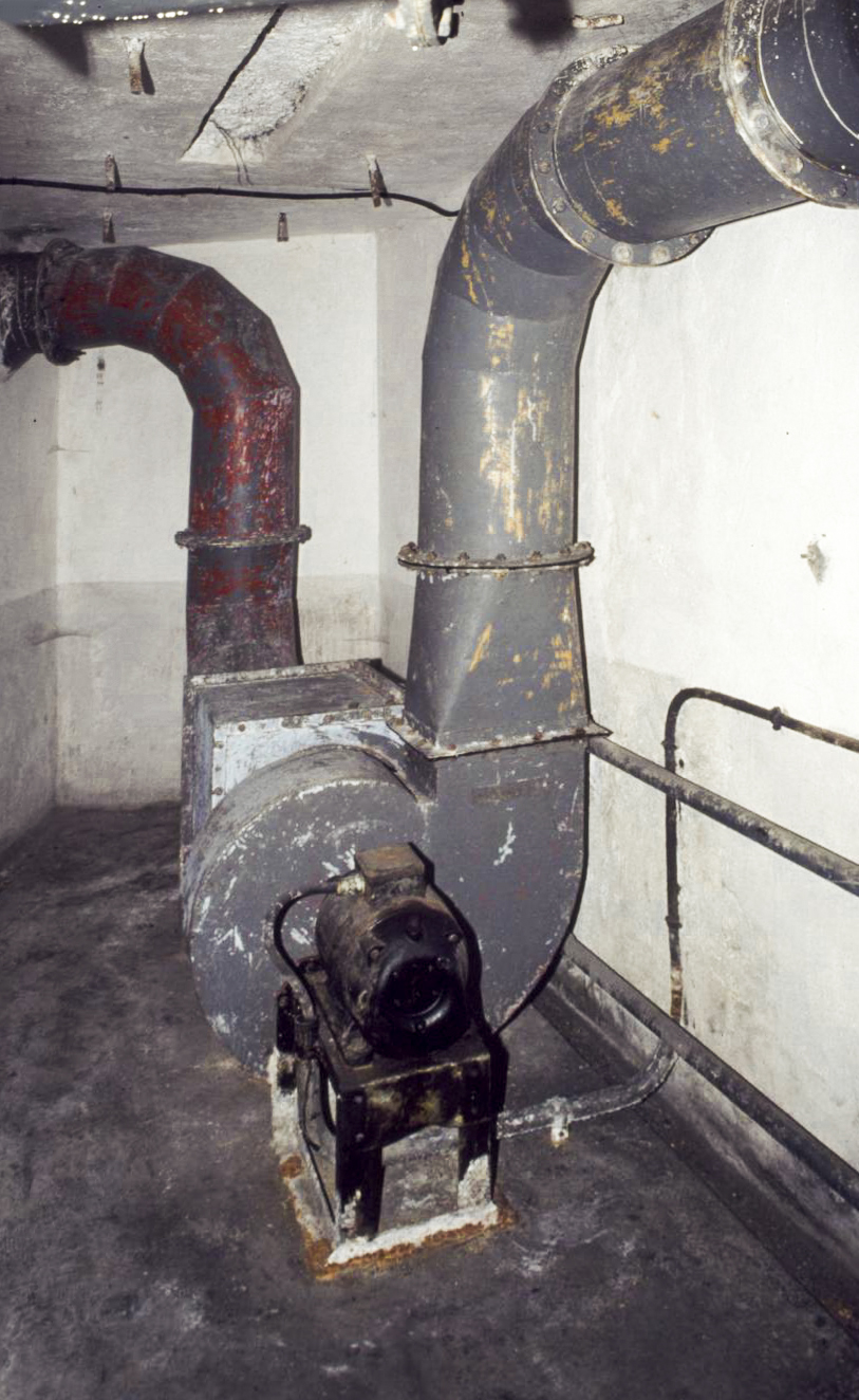 Ligne Maginot - CROUPE DU RESERVOIR - (Abri actif) - Ventilation
Visite en 1991 avec Génie de Nice - ammagsdr