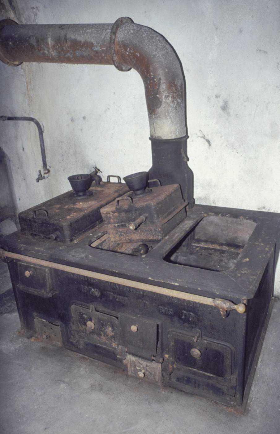Ligne Maginot - CROUPE DU RESERVOIR - (Abri actif) - La cuisine
Visite en 1991 avec Génie de Nice