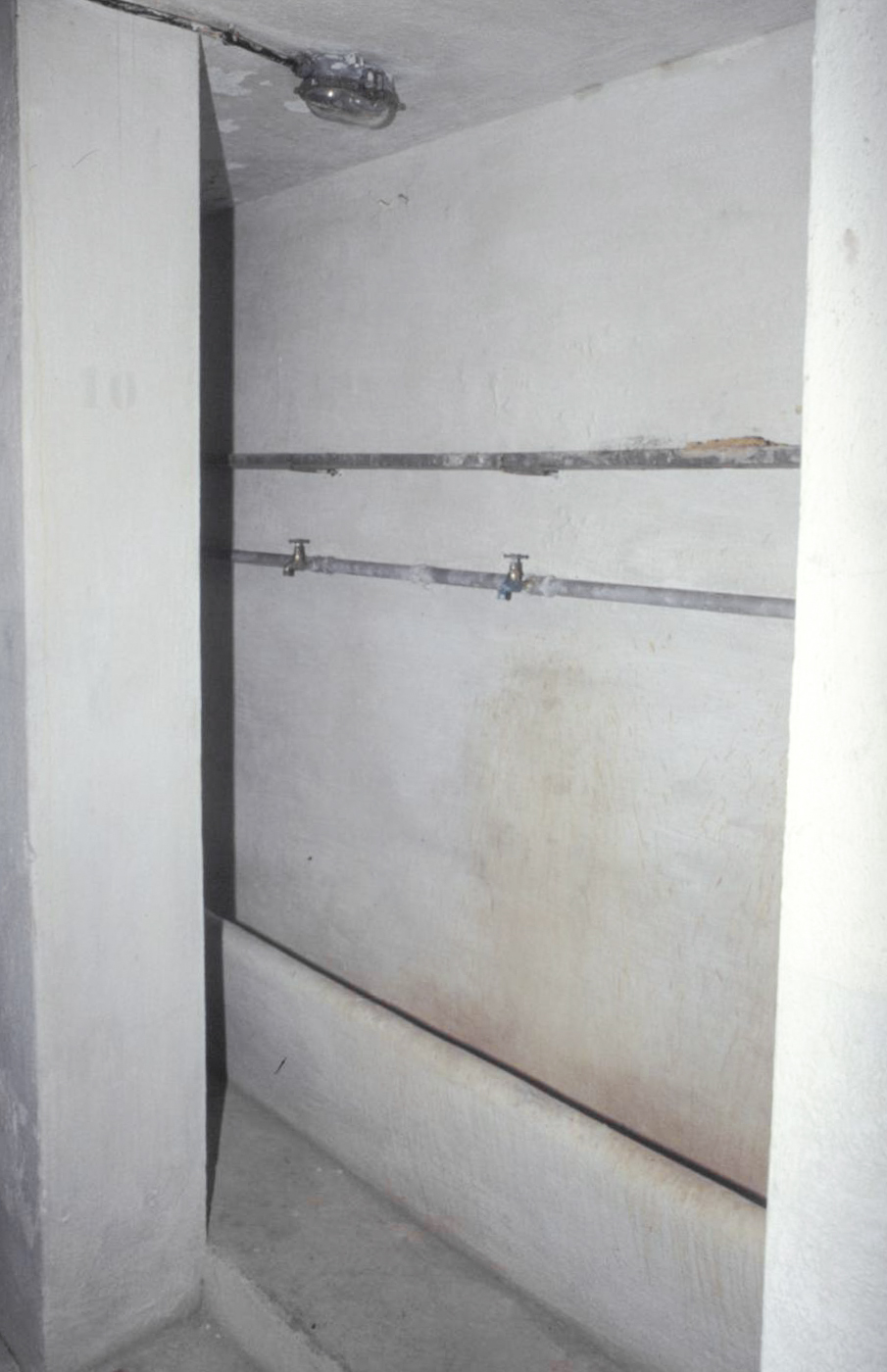 Ligne Maginot - CROUPE DU RESERVOIR - (Abri actif) - Les éviers
Visite en 1991 avec Génie de Nice