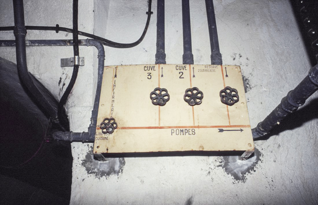 Ligne Maginot - CROUPE DU RESERVOIR - (Abri actif) - Les vannes des cuves
Visite en 1991 avec Génie de Nice