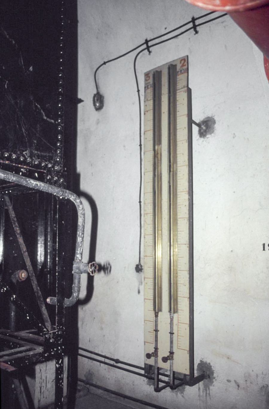 Ligne Maginot - CROUPE DU RESERVOIR - (Abri actif) - L'indication du niveau des cuves
Visite en 1991 avec Génie de Nice