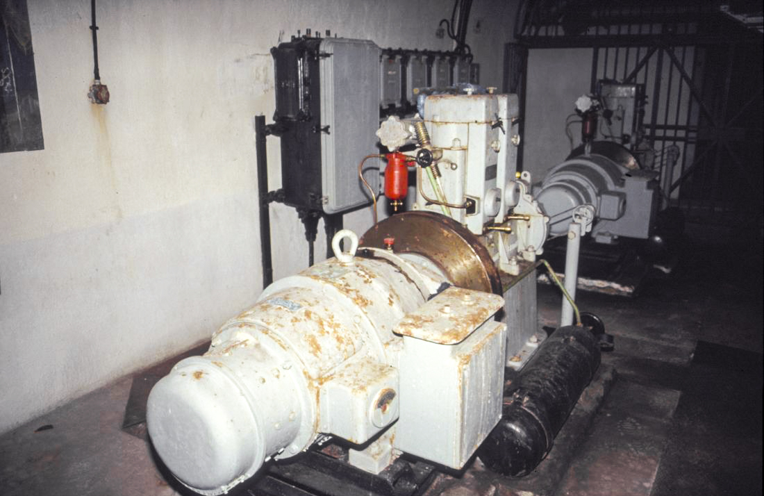 Ligne Maginot - CROUPE DU RESERVOIR - (Abri actif) - Les deux moteurs
Visite en 1991 avec Génie de Nice