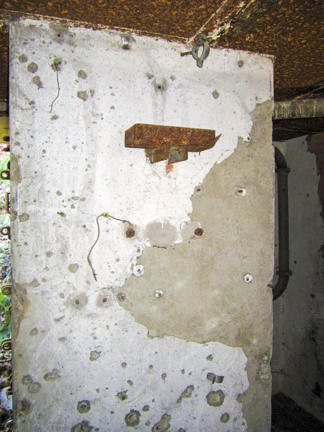 Ligne Maginot - GUNSTHAL COL EST - (Blockhaus pour arme infanterie) - Emplacement du téléphone TM 32 à coté de l'entrée