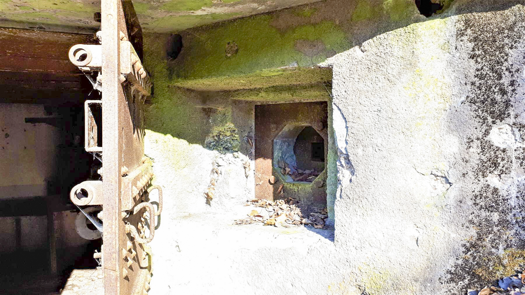 Ligne Maginot - GUNSTHAL FERME EST - (Blockhaus pour arme infanterie) - Créneau FM défendant l'entrée
