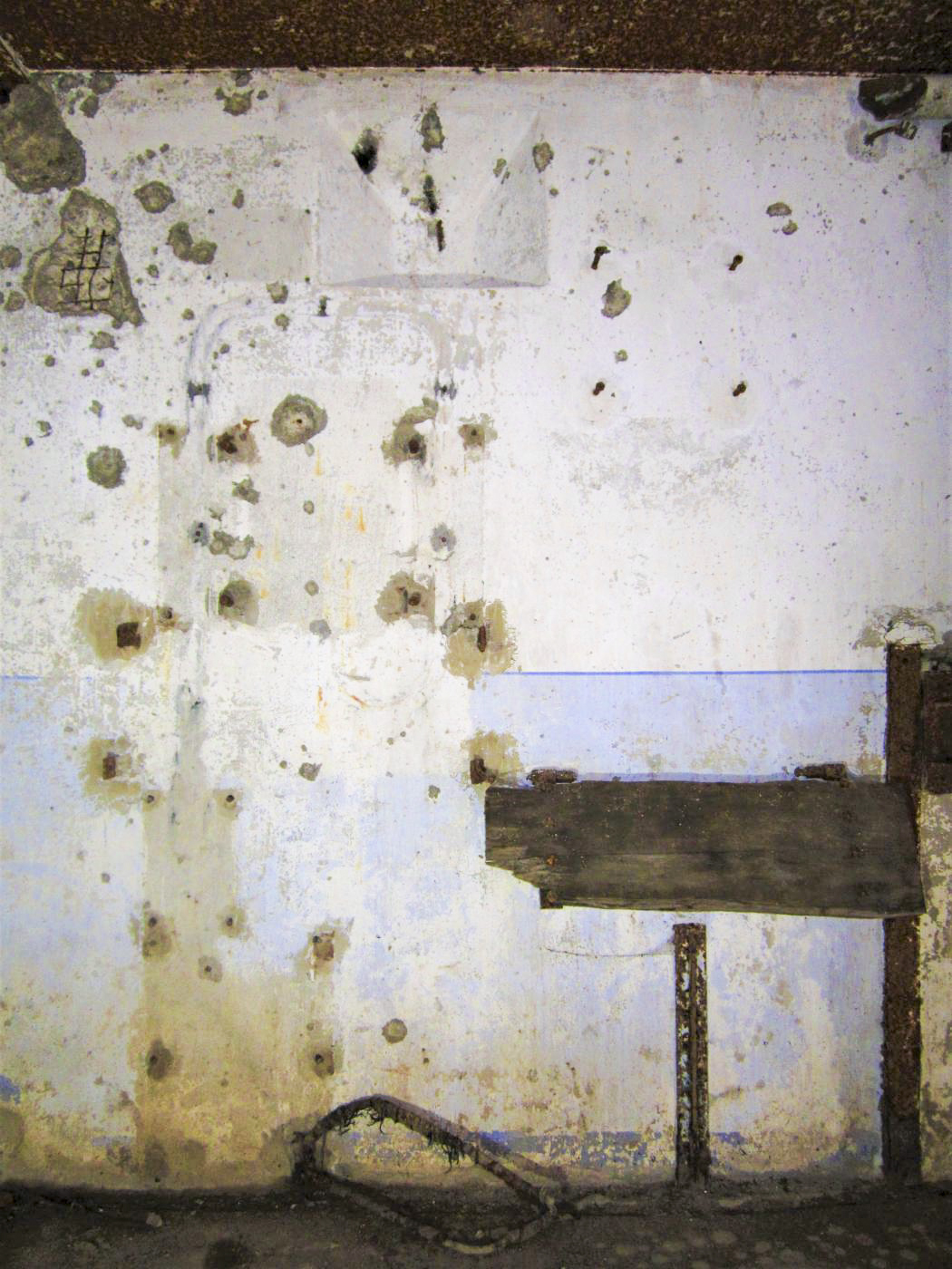 Ligne Maginot - GUNSTHAL FERME EST - (Blockhaus pour arme infanterie) - Emplacement du téléphone à coté de la cloche GFM