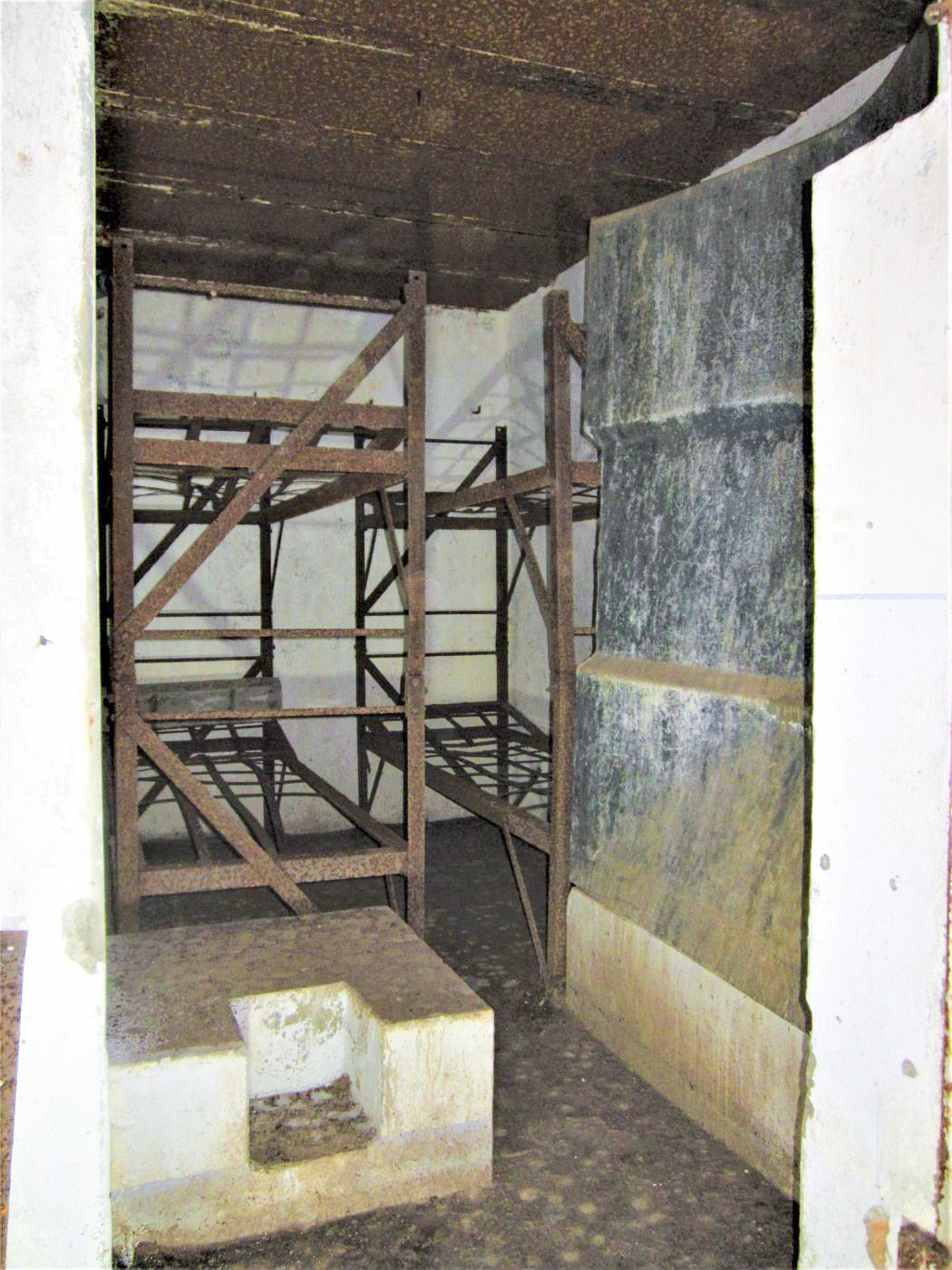 Ligne Maginot - GUNSTHAL FERME EST - (Blockhaus pour arme infanterie) - Chambre de repos pour 4 hommes et réservoir d'eau potable - Gregory Fuchs