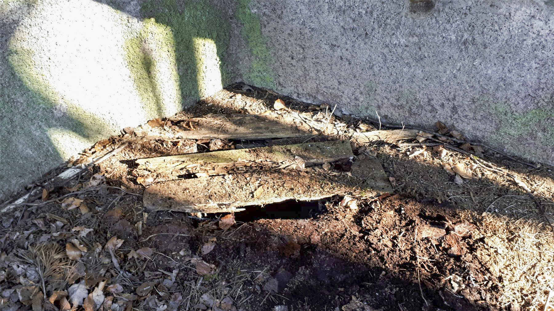 Ligne Maginot - NAGELSTHAL - (Blockhaus pour arme infanterie) - Fosse à douilles sous le créneau
