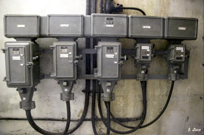 Ligne Maginot - SAINTE AGNES (SAG) - EO9 - (Ouvrage d'artillerie) - L'un des tableaux électriques divisionnaires de l'ouvrage fournis par la société CHEVEAU et Cie