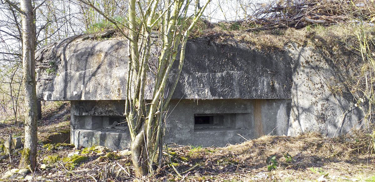 Ligne Maginot - WANTZENAU GARE - (PC) - Chambre de tir est. Vue sur le créneau de droite - Les Gardiens du Rhin
