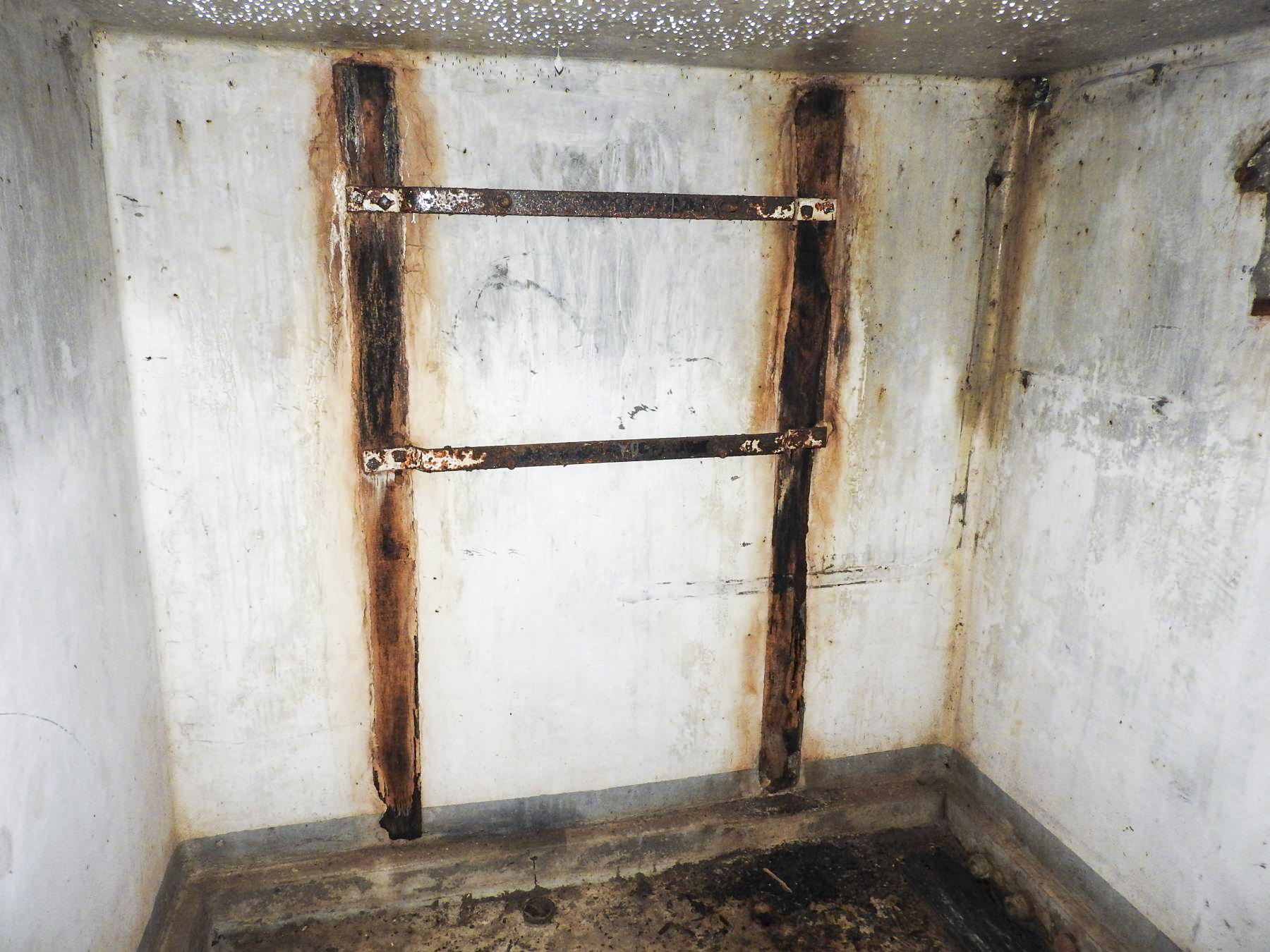 Ligne Maginot - D4 - (Chambre de coupure - Avec central) - L'intérieur vide - STENGER Mathieu